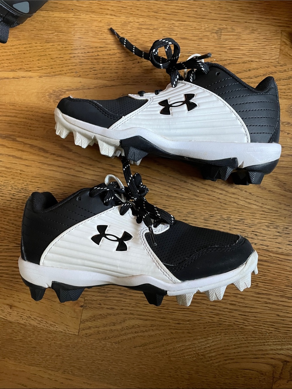 Under Armour Leadoff Low RM Jr. baseball cleats size 13 boys sports shoes
